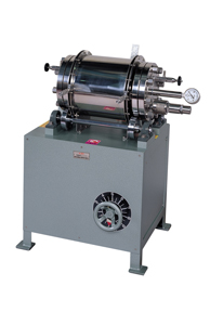 Horizontal type rotating autoclave